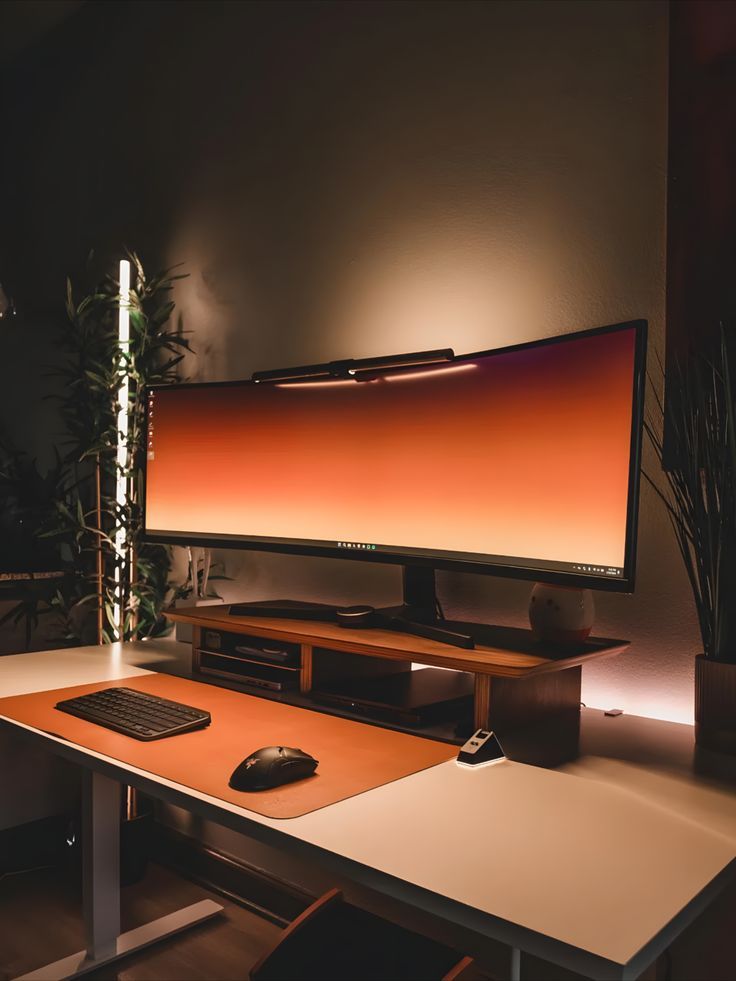 Escritorio compacto junto a la ventana